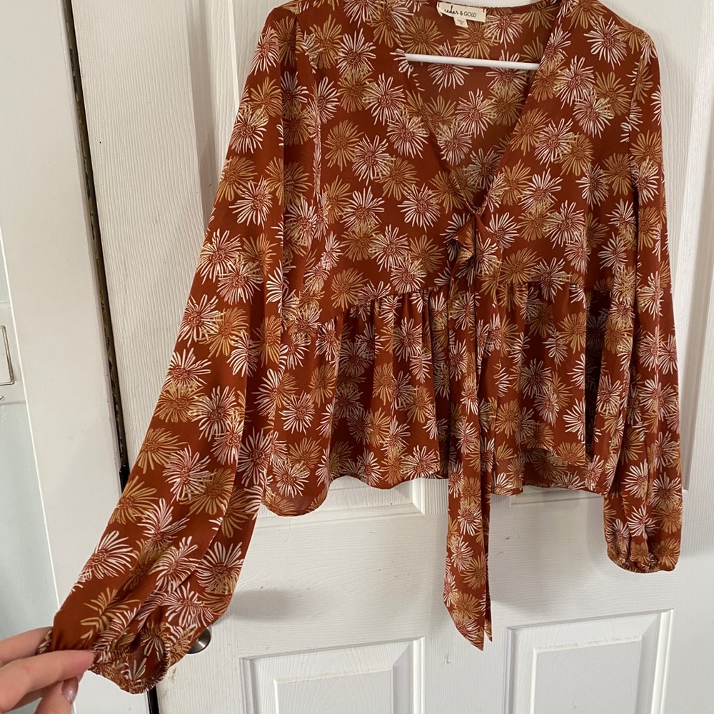 Flowy, spring cropped blouse